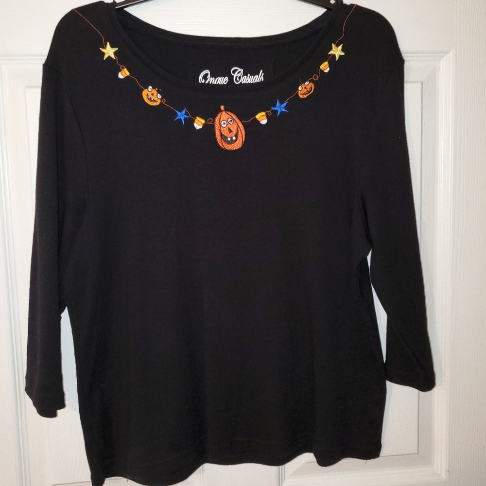 On que Casuals Halloween shirt